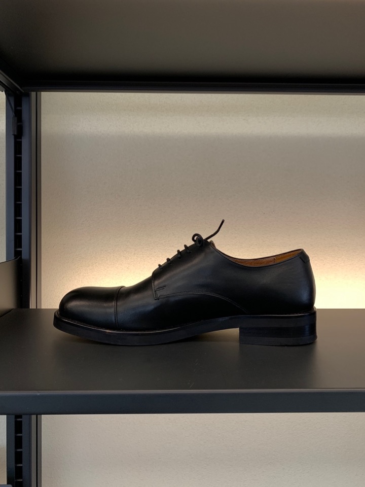 Bold Shape All Black Derby Shoes (Made)